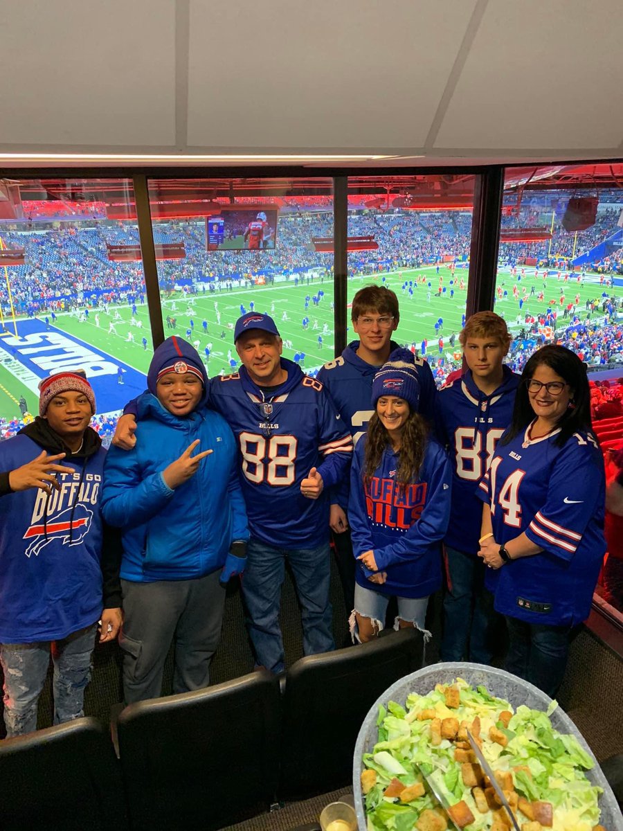 PUNTpedcancer's tweet photo. Suite company! 😍♥️💙 Our “Game Day” program was at work last night at Highmark stadium giving pediatric cancer warriors and their squads an evening to be together to cheer on our Bills! Let’s Go Buffalo! 👊🏻 #onlywithyou #puntpeprally https://t.co/Nx9e0yU91T