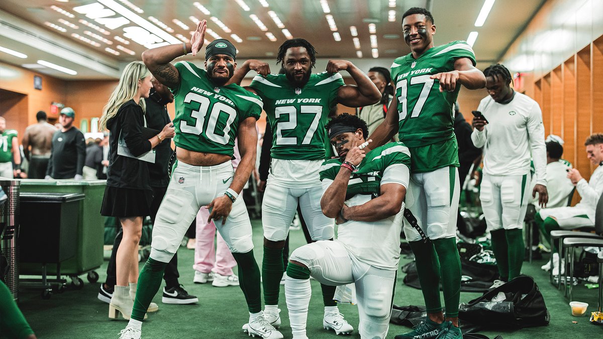 Giant slayers. When Rodgers went down, I didn't expect we'd be heading to the bye week 3-3 having beaten both the Eagles and Bills. An incredible team effort, but two defensive players stood out above all. Here's today's column on tlan incredible win 👇

jetsway.substack.com/p/giant-slayers