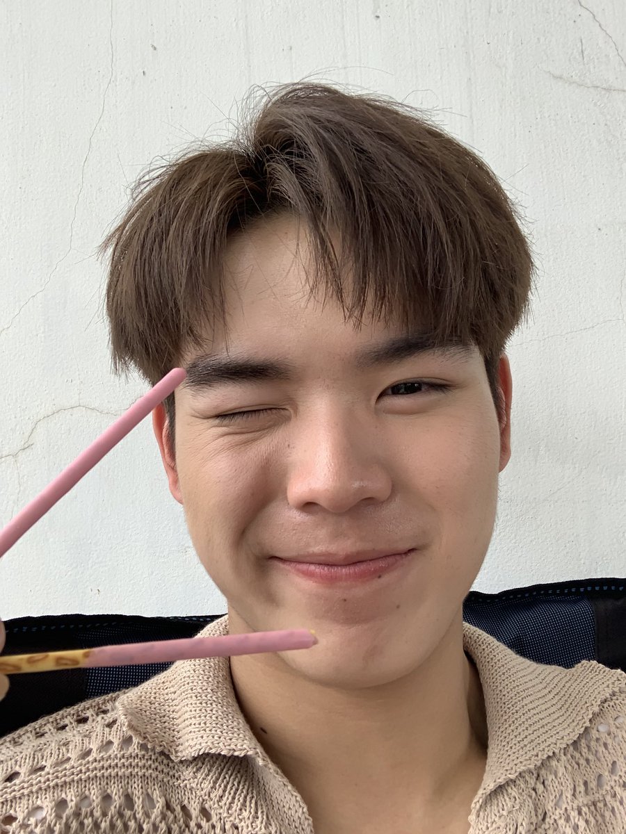 น้องกายชอบกินป๊อกกี้ 🩷 #พี่นักเลงที่รัก #โปสเตอร์แรกของพี่นักเลง