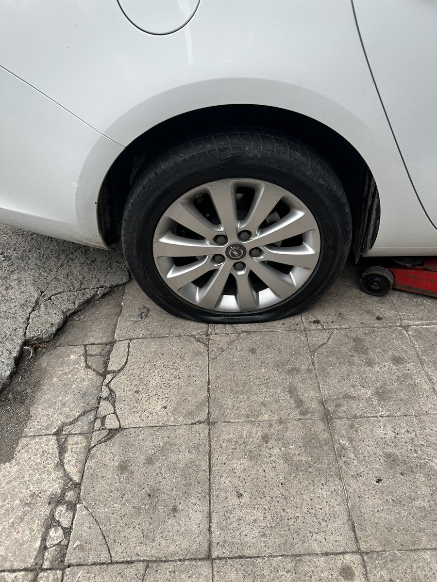 Bu nazara ben artık kurşun mu döktürsem yoksa kurşunu kafama mı sıksam bilmiyorum 😑😑😑