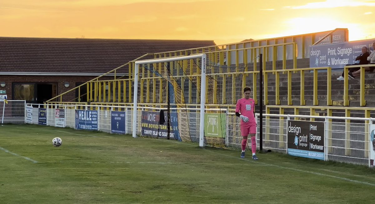 lewistjedwards's tweet image. Any teams looking for a keeper drop me a message

RT’s appreciated