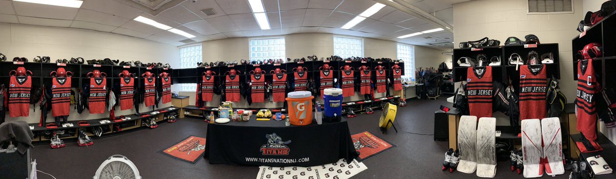 LukeBowers21's tweet image. A behind the scenes view of all the action that went on in the @NAHLTitans locker room on Saturday! #TimeLapseStyle #RedSweaters🔴⚫️