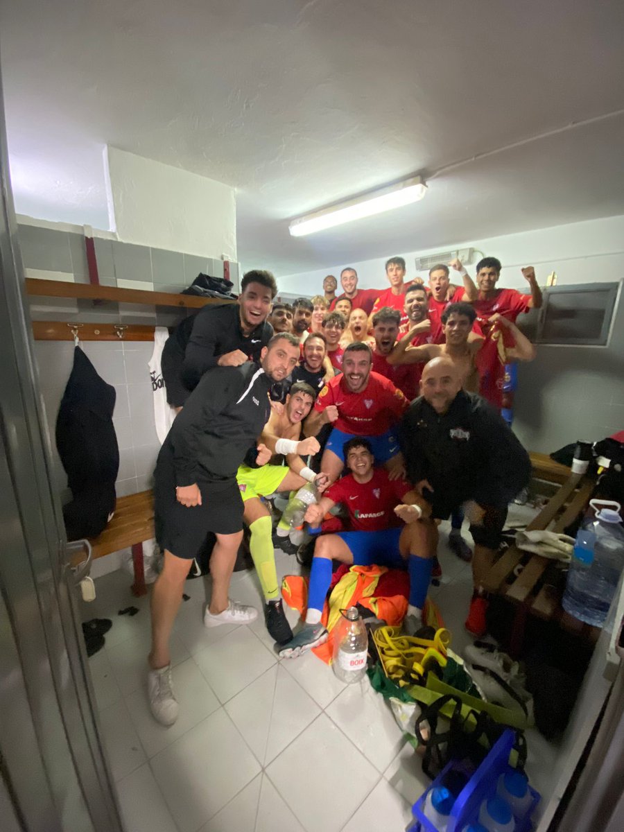 Victoria espectacular ayer de nuestro primer equipo ante un rival que no lo puso fácil en ningún momento, a pesar de las numerosas bajas que tenia el equipo se sobrepuso, y consiguió traer los 3 puntos hacia montcada.