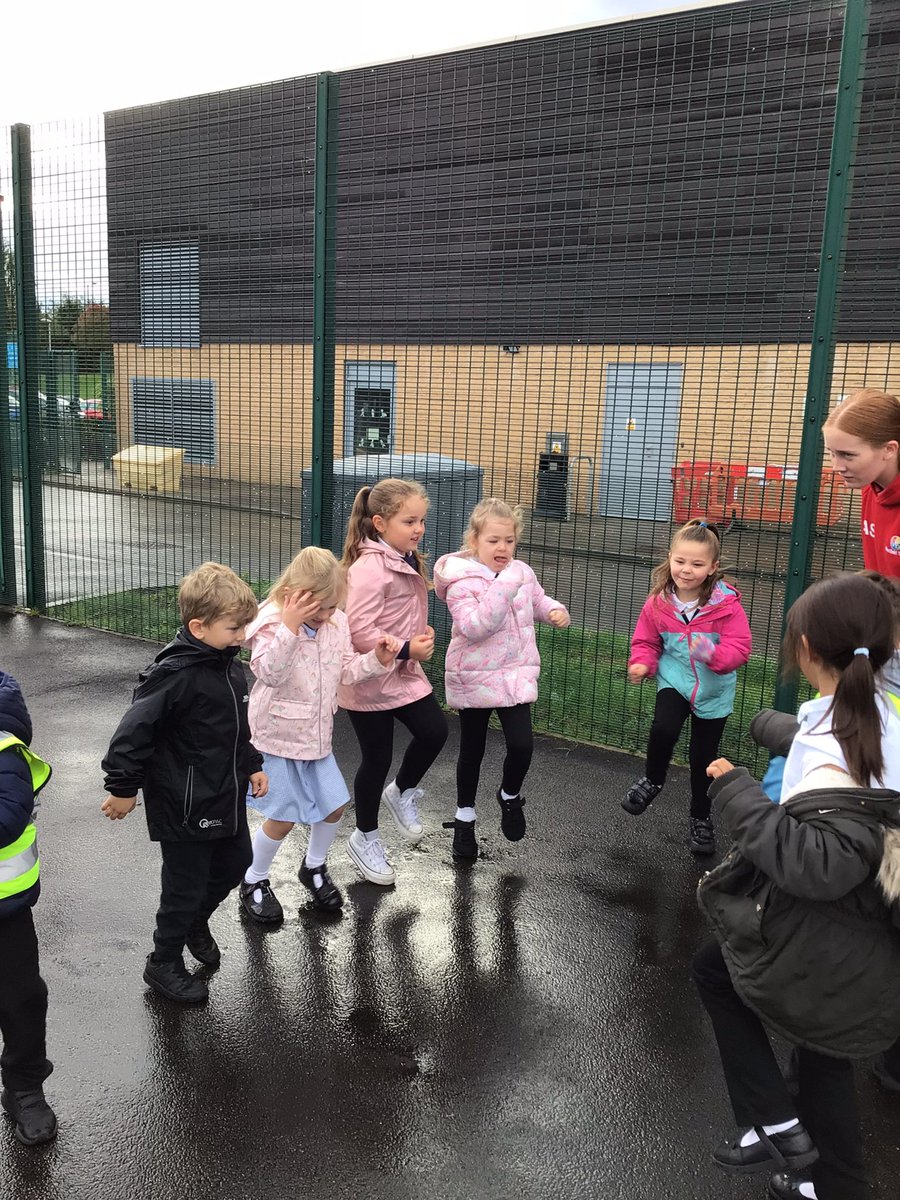 YRPinkClass's tweet image. What a fantastic day our new Beighton Bees had on Friday. They joined other council members from schools in the area for a fun day of sport and team building activities at Westfield School. Well done everyone!