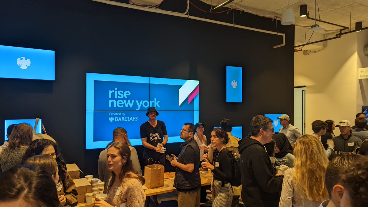 What could possibly make the launch of #NYTechweek better? You guessed it. A bagel station with @popupbagels 🥯 Shoutout to @ThinkRiseGlobal & @twifintech for hosting 🎉