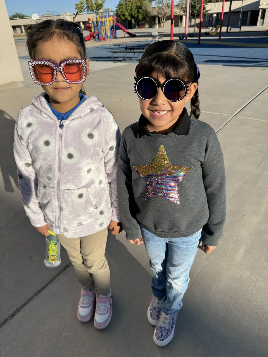 coachramirez23's tweet photo. Happy Monday! βΊοΈ Rocking our shades for our first spirit day for Homecoming/Anti-Bully Week! β€οΈπΎ #PAWsomePanthers are #ScorpionStrong #HorizonFeederPattern #RepTheH @DGarcia_CTW @RT_Horizon_HS https://t.co/xYEfx7VisU