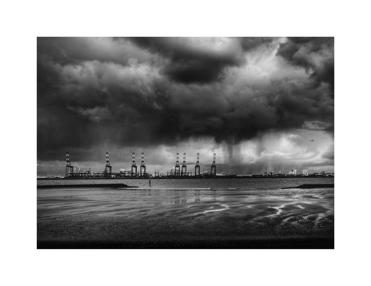 Dock downpour 

#Liverpool #Seaforth #GRIII #Ricoh #storms #newbrighton