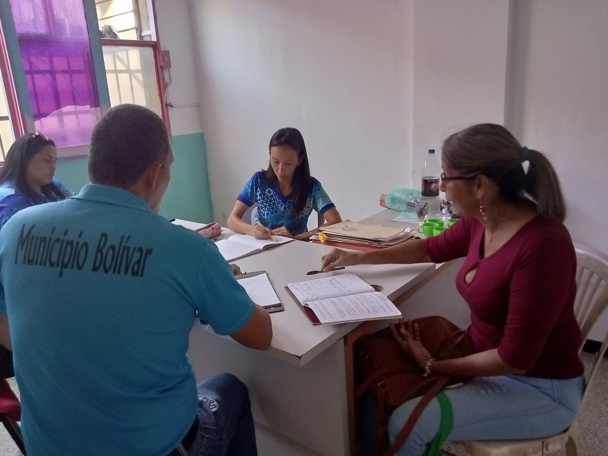 #16Oct Encuentro CLIFPM, CDCE y Secretaria Situada UNEM en encuentro informativo y de planificación para actividades de I Momento Pedagógico 2023-2024
#ConMaduroMásVerdadYPaz
<a href="/NicolasMaduro/">Nicolás Maduro</a> <a href="/_LaAvanzadora/">Yelitze Santaella</a> @MPPEDUCACION <a href="/SomosUnem/">SOMOS UNEM</a>