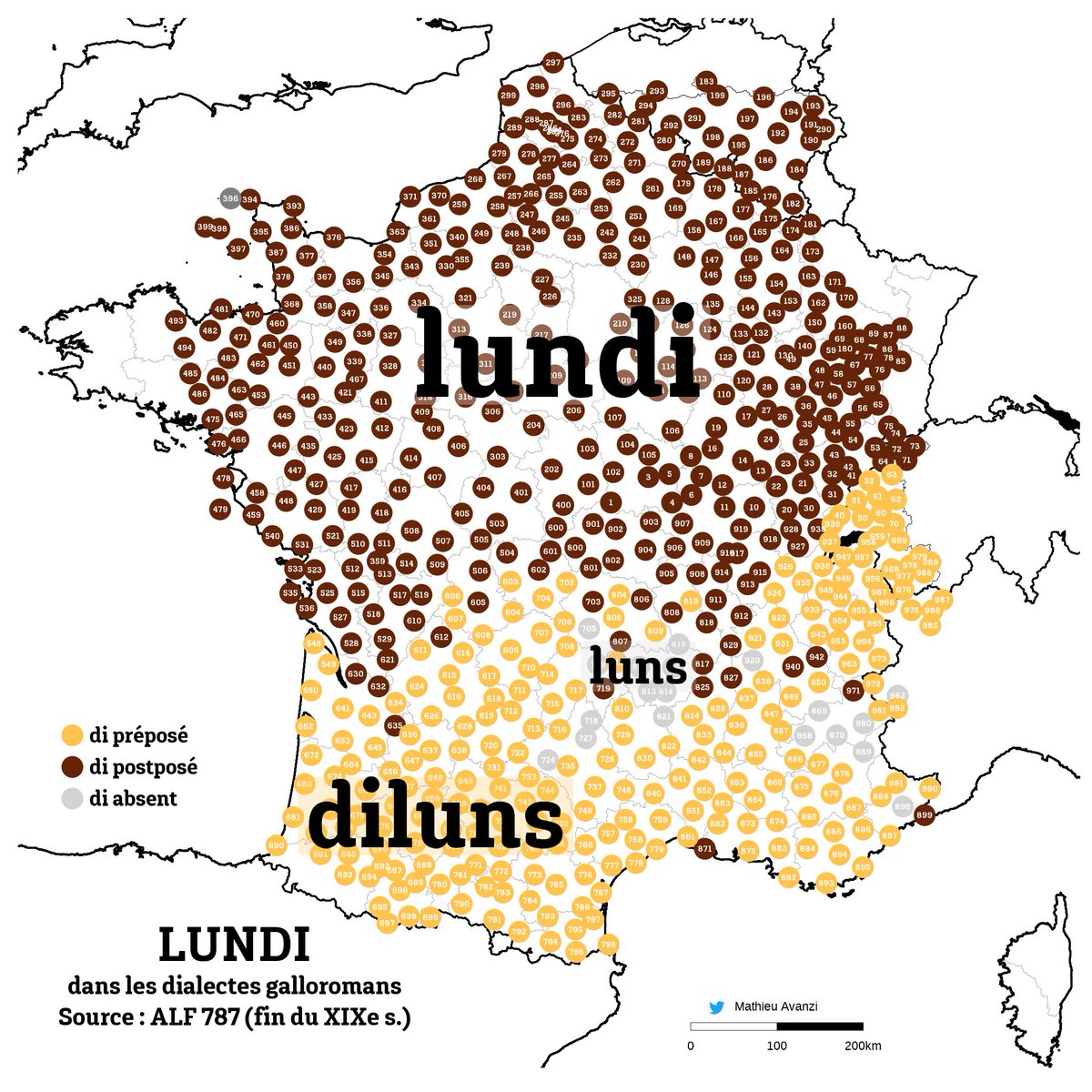 En latin, pour dire "lundi", on avait aussi bien dies Lunae que Lunae dies (tous deux composés de dies [« jour »] et de lunae, génitif de lūna [« lune »])
.
Dans les parlers de la partie septentrionale du domaine (parlers d'oïl ou parlers français, l'ordre nom + jour a été