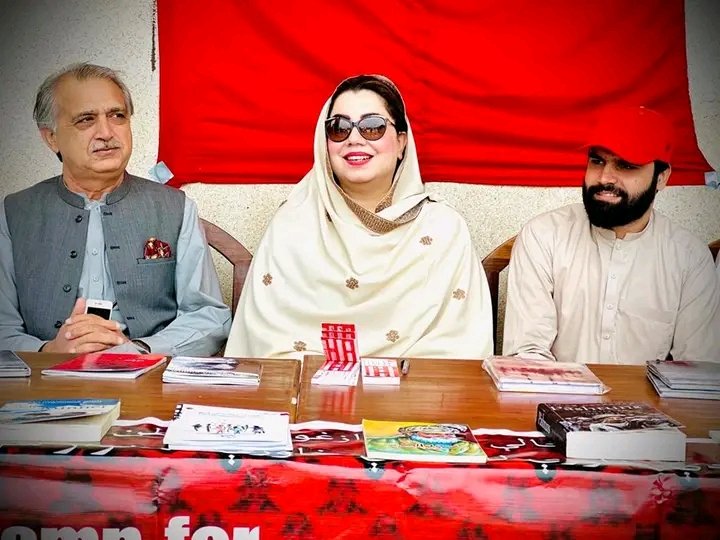 mrrumairkhan's tweet photo. پشتون سٹوڈنٹس فیڈریشن ایگریکلچر یونیورسٹی کی ممبرسازی مہم۔ ترجمان اے این پی خیبرپختونخوا ثمرہارون بلور نے کیمپ میں شرکت کی۔ اس موقع پر صوبائی چیئرمین الیکشن کمیٹی پی ایس ایف منصورزیب خان، سابق صدر اکرام خان
#PSFAUP | #PSFPakhtunkhwa @SamarHBilour https://t.co/XmnJKCvUwK