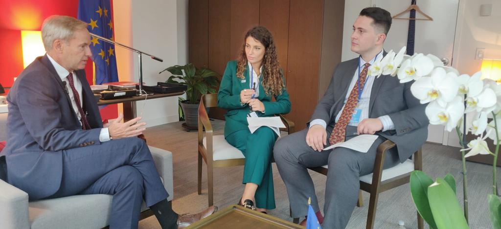 With only a few months remaining in his mandate, 🇪🇺Amb. <a href="/OlofBSkoog/">Olof Skoog</a> took time to chat with our <a href="/EUYouthDelegate/">EUatUN Youth Delegate</a> duo Giulia &amp; Lukas on all things UN. 

Tune-in to hear his parting thoughts.
🎧open.spotify.com/episode/11X234…
details🔗eeas.europa.eu/delegations/un…