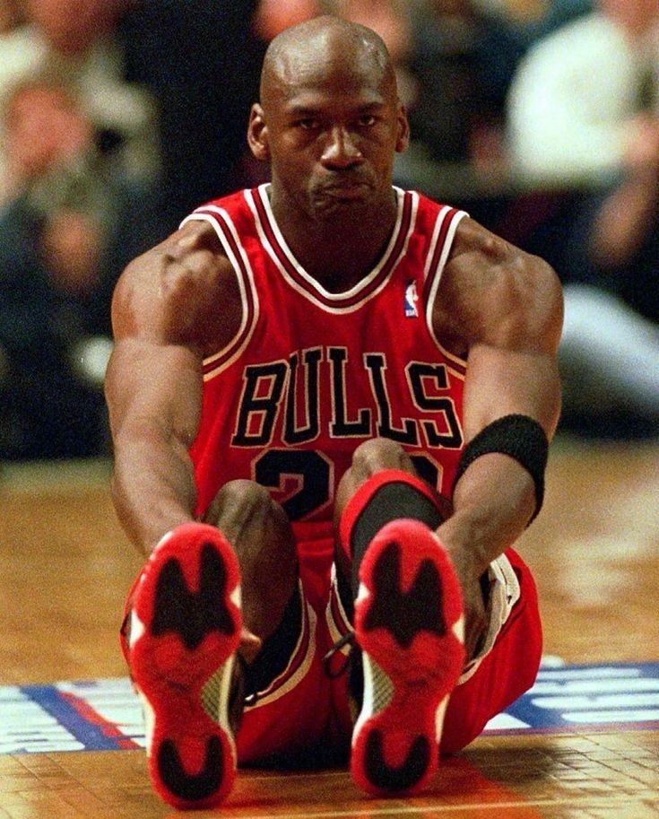 Fun fact.

Michael Jordan a plus de matchs à 35+ points qu'il n'a de matchs à -25 points en carrière.

C'est du jamais vu.

🐐