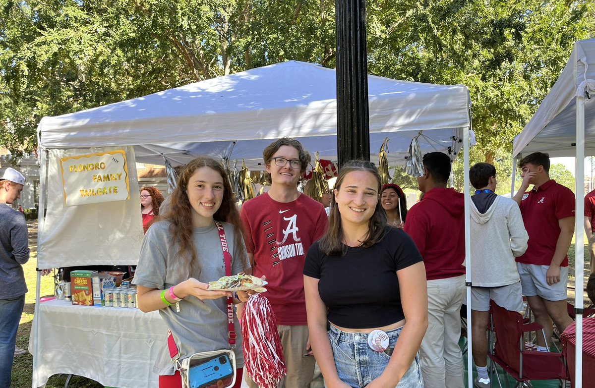 DebFlondro's tweet photo. Loved meeting so many @UA_RRSP from classes of ‘25 ‘26 and ‘27 this weekend, while tailgating!  Wish we had taken more pictures.  ❤️ Roll Tide!! https://t.co/dKxr5WrBad