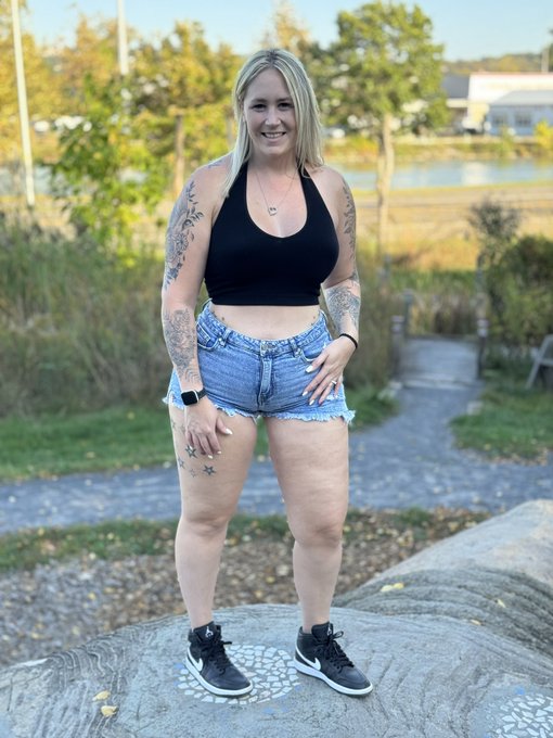 Happy Monday 😊 https://t.co/zlOYyNHfpE