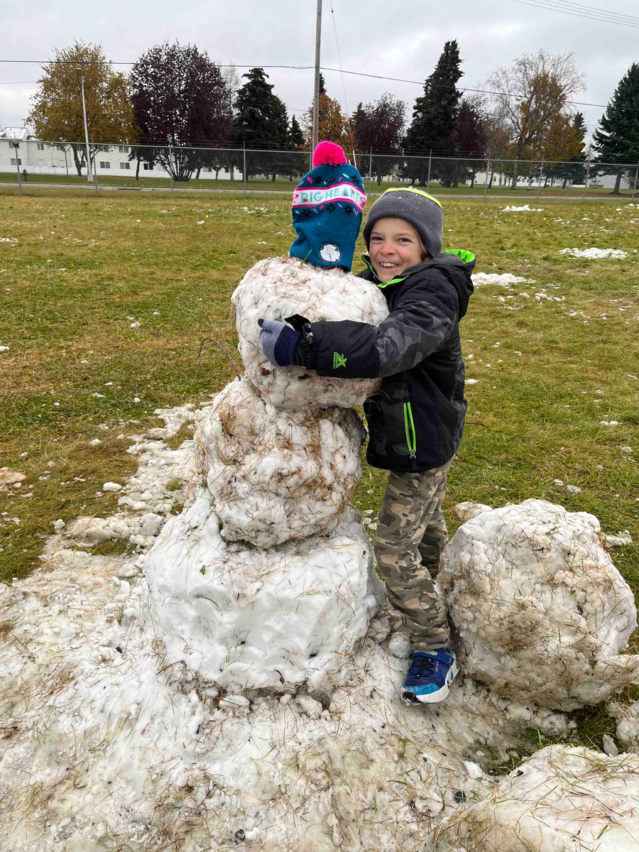 CampFireAK's tweet photo. Happy Monday! Check out our first snow man of the year ☃️ https://t.co/apKwOjGMqD