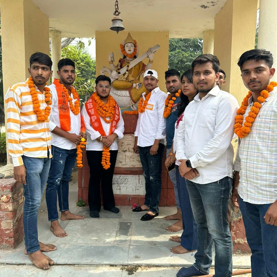 Abvpfaridabad09's tweet photo. अखिल भारतीय विद्यार्थी परिषद फरीदाबाद के नेहरू कॉलेज कॉलेज में आगामी कार्यकारिणी की घोषणाकी गई जिसमे प्रातःसत्र का इकाई अध्यक्षआकाश चौधरी औरइकाई मंत्री पूनम को बनाया गया वहीं सांय काल सत्र में इकाई अध्यक्ष रिषभ भड़ाना और इकाई मंत्री विकास 
को बनाया गया
#Abvpfaridabad #HaryanaAbvp https://t.co/EtFp9ckgJf