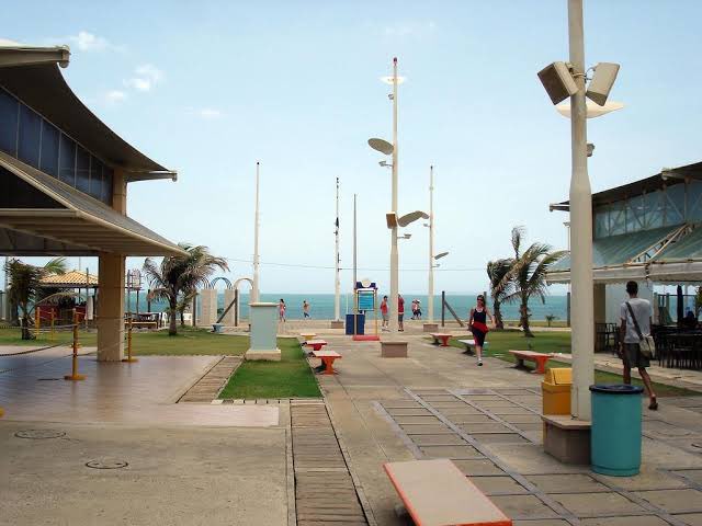 amoshibas's tweet photo. A infância na salvador dos anos 2000 permeia meu imaginário como uma espécie de assombração amigável. Quando dei por mim tudo já tinha deixado de existir. https://t.co/6xldsH6dow