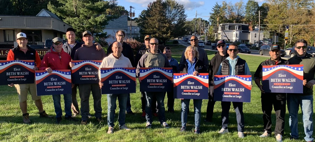 THE_PFFM's tweet photo. Fitchburg Firefighters Local 3128 spent some time over the weekend supporting their endorsed candidates for the upcoming municipal elections.  
#WeSupportThoseWhoSupportUs https://t.co/P4j06ZLhKd