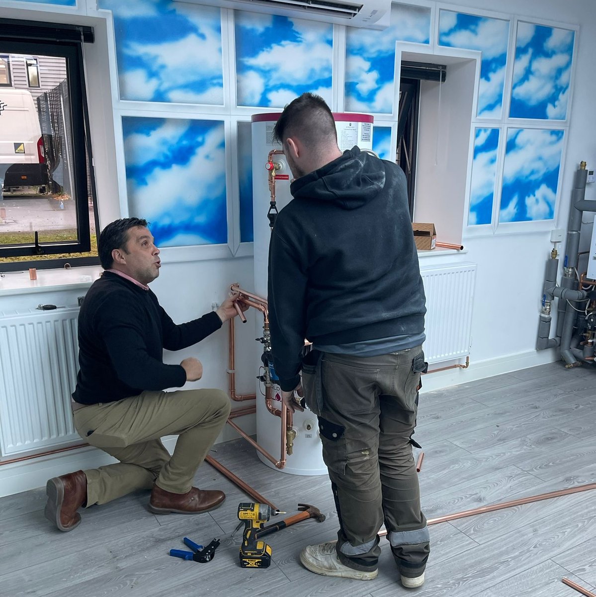allseasonshq's tweet photo. Meet Darren (left) 👋.

He's been with us just over two weeks and has been rolling up his sleeves. When he's not chatting all things heat pumps to the team, he's down in our showroom training our newly recruited heat pump installers. 

#heatpumps #heatpumptraining https://t.co/eW8ptehoIh