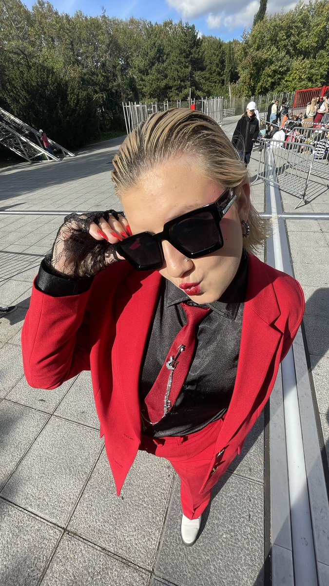 Mingirly_'s tweet photo. Vraiment je slayais trop vous pouvez pas le nier.
(D’ailleurs merci à la fille qui m’as prise en photo, je sais pas si elle à Twitter mais si tu tombe là dessus merci mille fois)
#CULTOFYAFEST https://t.co/YG8XZCPnBg