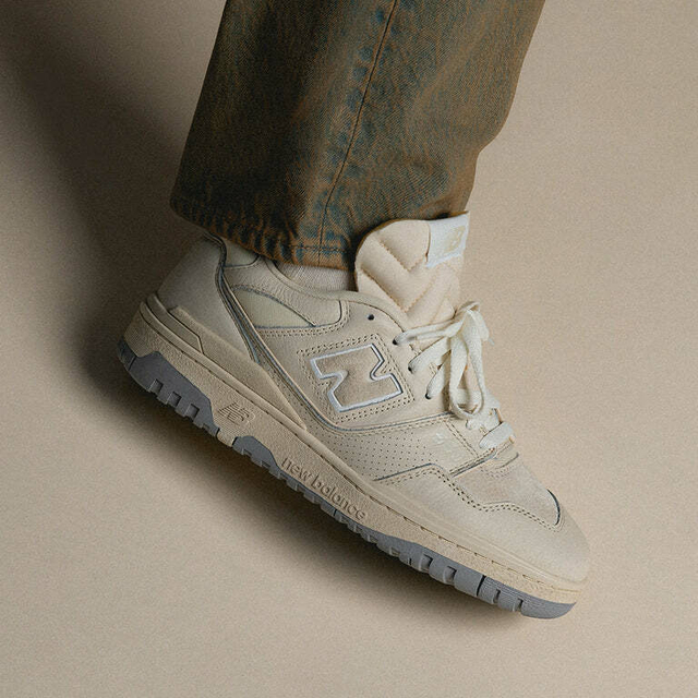 JustFreshKicks tweet media