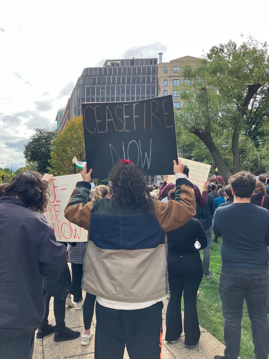 Over a thousand Jews and allies are here in DC w/ @jvplive & @IfNotNowOrg - together in our grief, united in our resolve to demand #CeasefireNow.