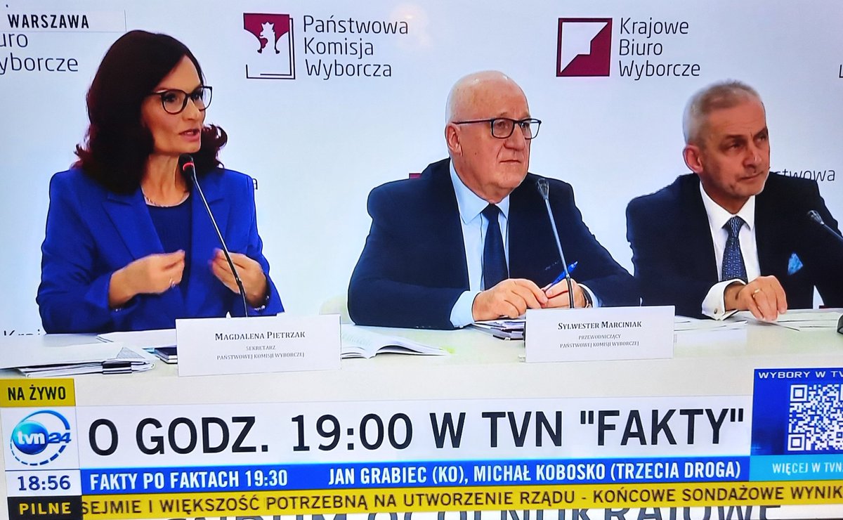 amazgula's tweet photo. Każdy głos Polaka ma być dla was święty. Głosy Polaków za granicą też. Jakoś dziwnie protokoły z Londynu, gdzie PiS przegrał sromotnie was nie interesuje PiS-matacze. Moja koleżanka z pięcioma innymi przewodniczącymi komisji czeka od 6 rano na złożenie protokołu. 
Do roboty! https://t.co/C7Sai78Vk2