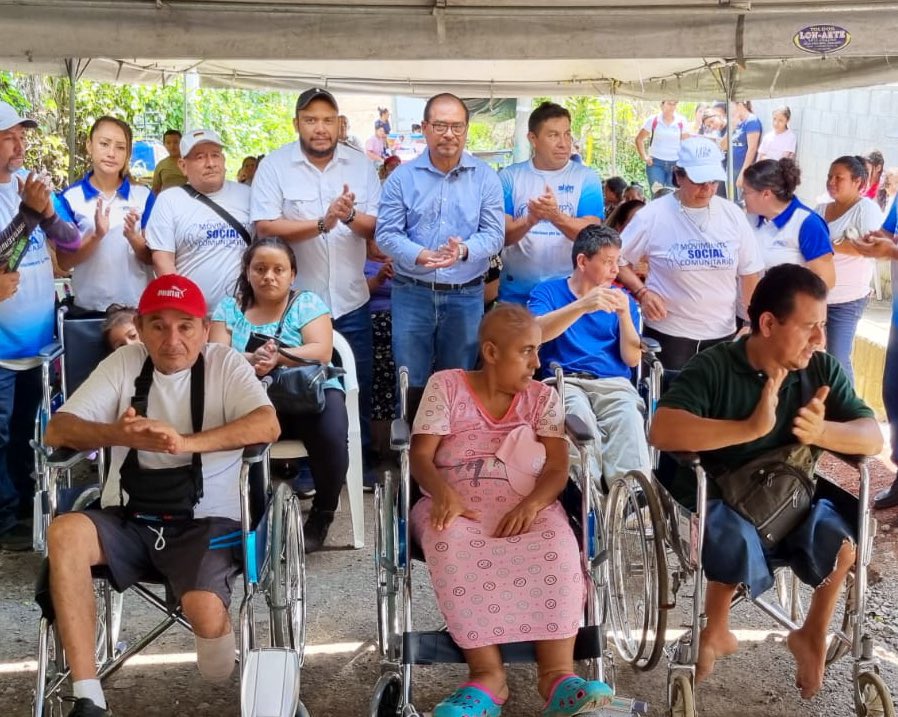 ComunitariosES's tweet photo. Como #MovimientoSocialComunitario beneficiamos a miles de familias santanecas pertenecientes a nuestra #FilialSantaAna.
Una vez más llegamos con nuestros programas:
✅️#JornadasMédicas
✅️#SillasDeRuedas
✅️#FiestasInfantiles https://t.co/CAfiACVFyY