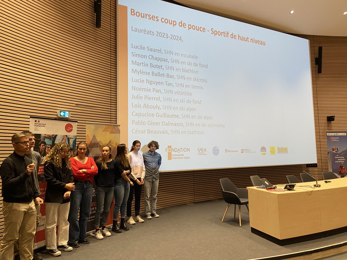 Université Grenoble Alpes (@ugrenoblealpes) on Twitter photo Bravo aux 24 lauréats des Bourses coup de pouce 2023 de la <a href="/Fond_UGA/">Fondation UGA</a> : 4 étudiants artistes de haut niveau, 9 personnes en situation de handicap et 11 sportifs de haut niveau. 👏👏 Bravo aux 24 lauréats des Bourses coup de pouce 2023 de la <a href="/Fond_UGA/">Fondation UGA</a> : 4 étudiants artistes de haut niveau, 9 personnes en situation de handicap et 11 sportifs de haut niveau. 👏👏