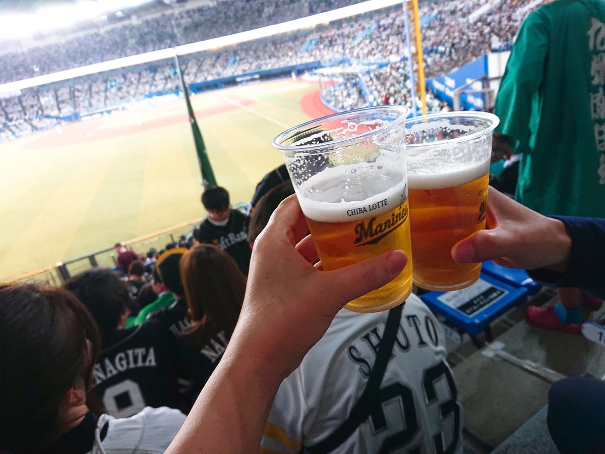 SALANtae's tweet photo. 今季最後の試合終了。外野席から見てもわかる大津くんの泣き崩れる姿。すぐに和巳くんが駆け寄った姿。来季楽しみにしています！ ありがとうございました！ https://t.co/66S8k98gNS