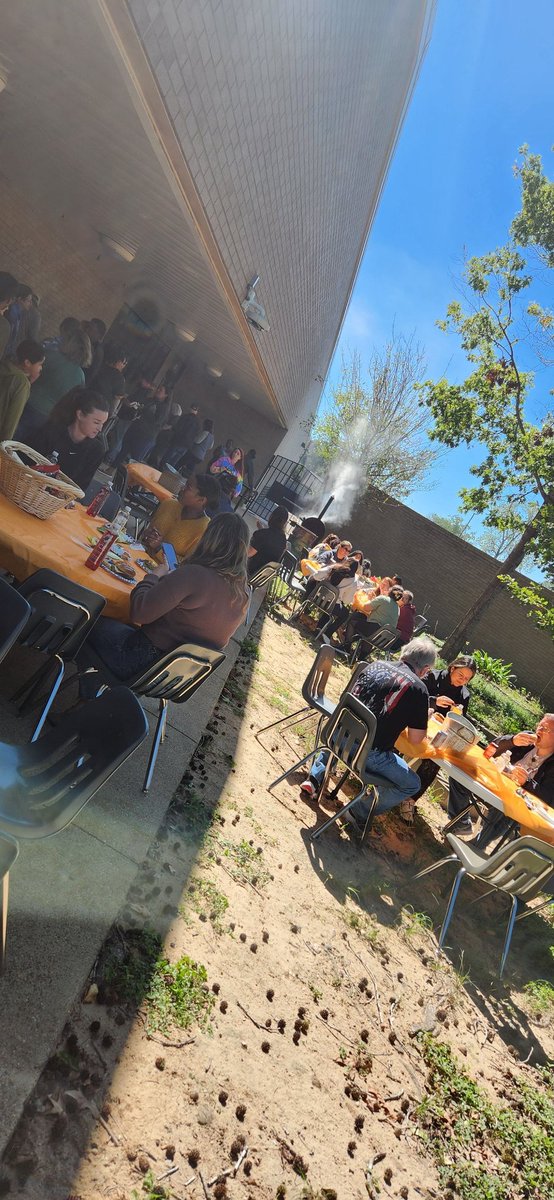 Thank you to Principal Lagard for keeping our Burgers on the Patio tradition going! @Rhoadsnottaken @TiffanyDubon_AP @annlag12