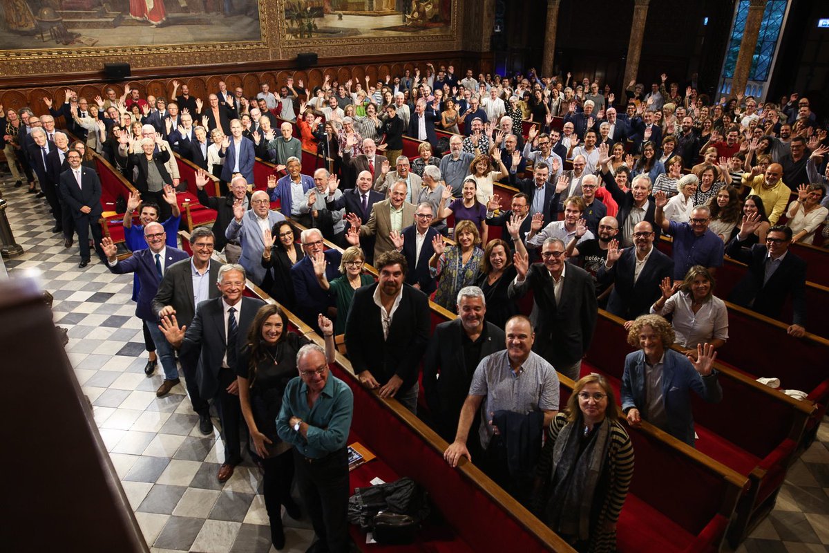 #UniBarcelona | 🚀 La vicerectora Segarra, juntament amb <a href="/AnicetBlanch/">Anicet Blanch</a> i Verónica Violant, han participat en una taula rodona sobre la importància de la transferència de coneixement, els seus beneficis i desafiaments, i l’impacte en la innovació, l’economia i el benestar.
