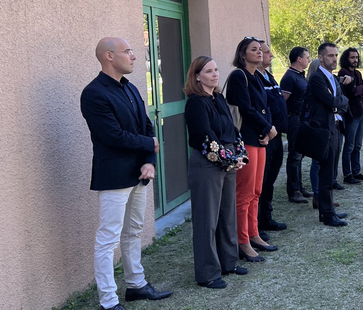 ClgJMonnet's tweet photo. Beaucoup d’émotion au @ClgJMonnet lors de l’hommage à Samuel Paty et Dominique Bernard en présence de Mme la Sous Préfète de Blaye, @laurent_lom #IPR, @MarianneH_IEN, les élus du @gironde et de St Ciers et la #gendarmerie.
@DsdenGironde @AcBordeaux @ABisagni @PrefAquitaine33 https://t.co/Qoa1fKGzE9