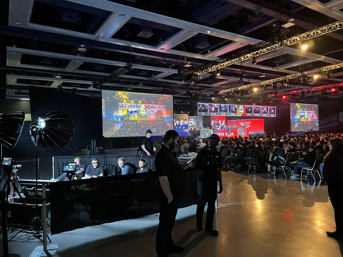 OpTic vs FaZe Grand Finals at #HaloWC. And the #OpTic watch party boys. What an event, such a fun experience. 10/10 would recommend.