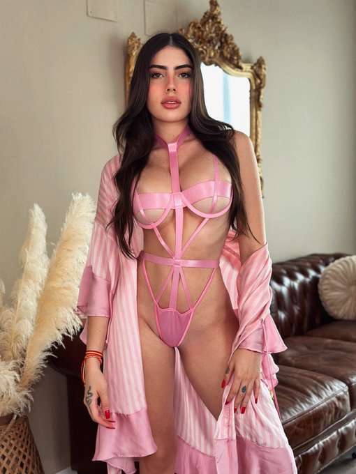 V&aacute;yanse suscribiendo por qu&eacute; en un rato voy a mandarles cosas muy🔥🔥🤤🤤 GRATIS https://t.co/BQFw9ooqWm