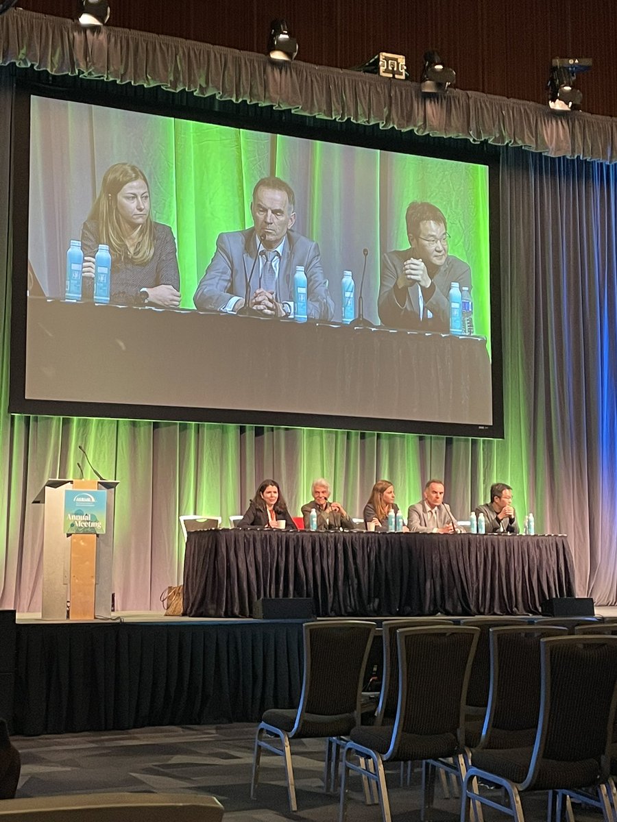 If you left #ASBMR2023 early, you might have missed the conference's best symposium yet on the future of Fractures and AI 🤖. Great overview by <a href="/d_whittier/">Danielle Whittier, PhD</a> on AI in advanced imaging with engaging discussions, mic-dropping moments, and compelling arguments!