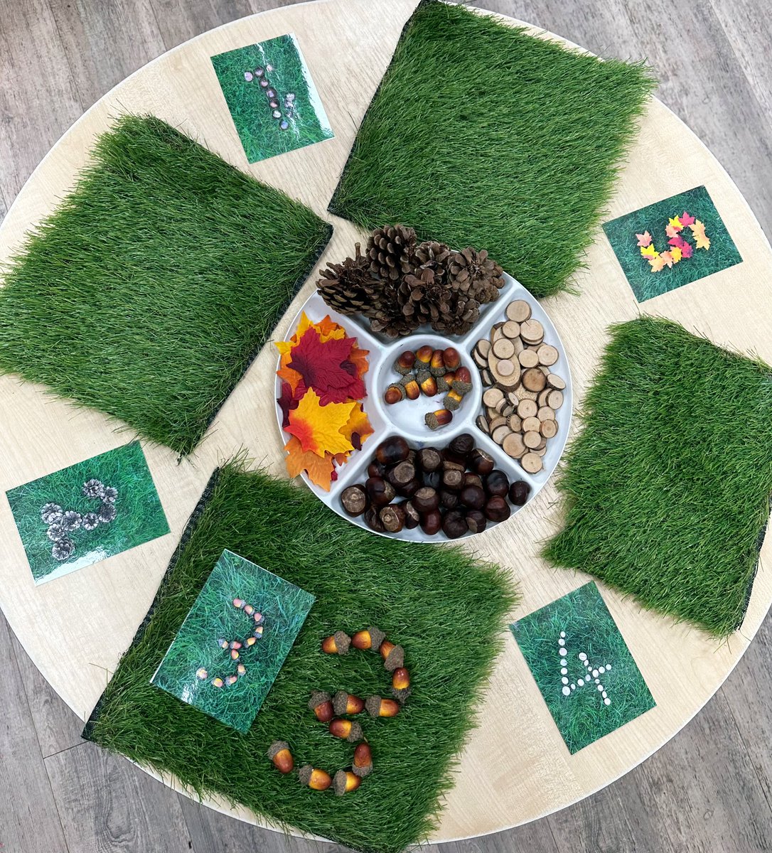 misspower__'s tweet photo. Reception have been exploring the work of Andy Goldsworthy! We linked it to our Autumn learning and discussed why leaves change colour. We took our learning outdoors and collected some Autumnal objects and then created some of our own transient land art! 🍁🍂 #eyfs https://t.co/LHwt3hdjuL