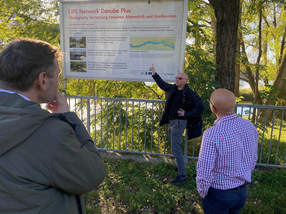 m_schletterer's tweet photo. After the 25th meeting of the #AGAW & @vgbeEnergy WG #Ecology & #Environment, we made a fieldtrip to the 12.5 km long #fishway at HPP #Altenwörth. The lowermost part is located beside an oxbow lake & joins the tributary #Krems, wherefrom a ramp leads back to #Danube. @verbundag https://t.co/R8HzGxKr5N