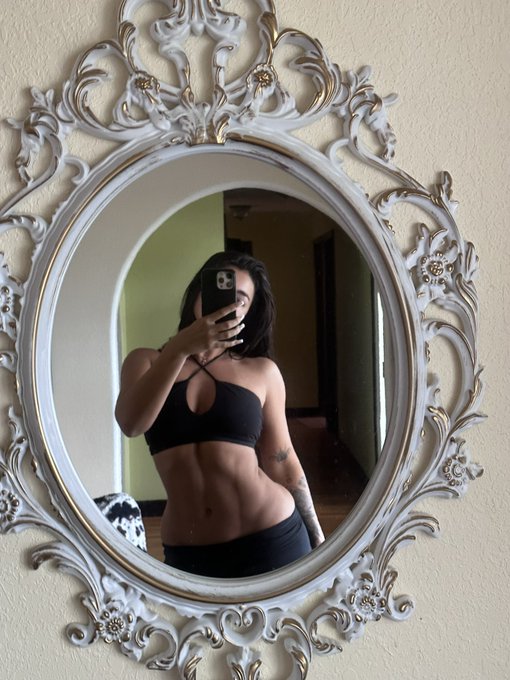 Mommy? https://t.co/XhIAQ8v4Si