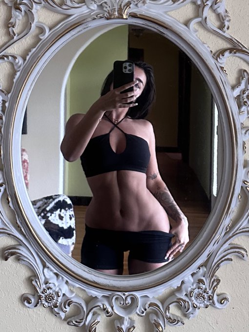 Mommy? https://t.co/XhIAQ8v4Si