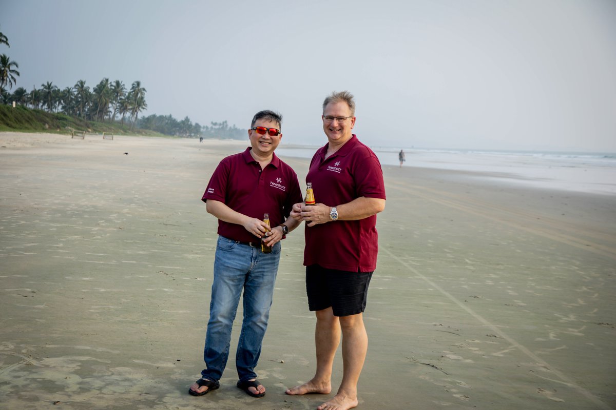 Hewshott tweet media