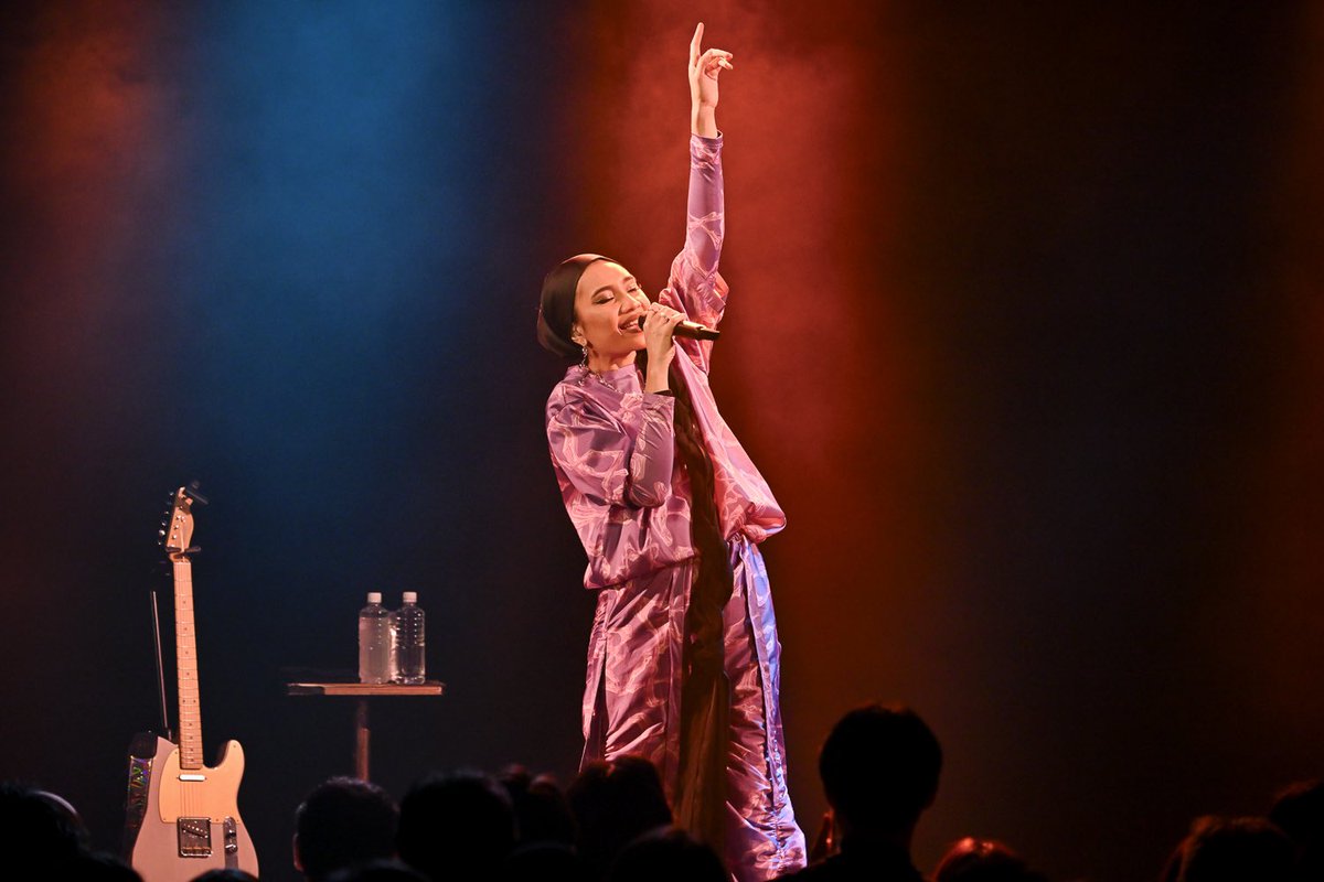 🇯🇵🌺 We were in complete AWE at @yunamusic’s exclusive show in #Tokyo tonight! What was your favourite performance from her setlist? 

Next up, #SINGAPORE! 🇸🇬✈️

📷: @k_kokei 

#Yuna #YunaAsiaTour #Yunationals #Japan #Singapore