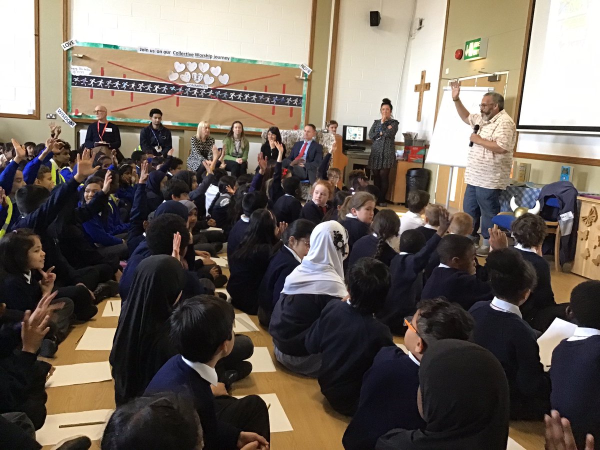 Primary_StJohns's tweet photo. Gary Northfield visited our federation to talk to us about his career in comics and talk about his new books #SJCreader https://t.co/ZdnLVjTcrM