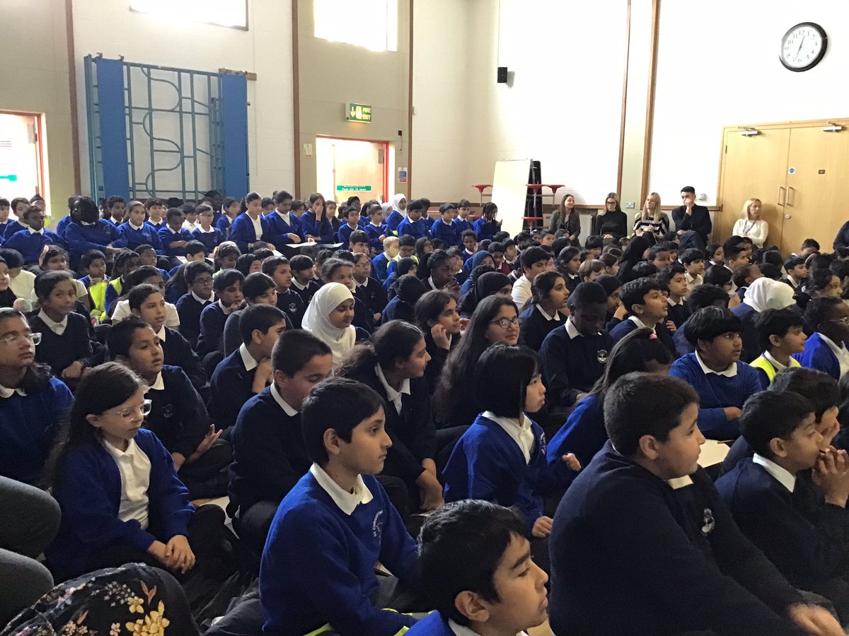 Primary_StJohns's tweet photo. Gary Northfield visited our federation to talk to us about his career in comics and talk about his new books #SJCreader https://t.co/ZdnLVjTcrM