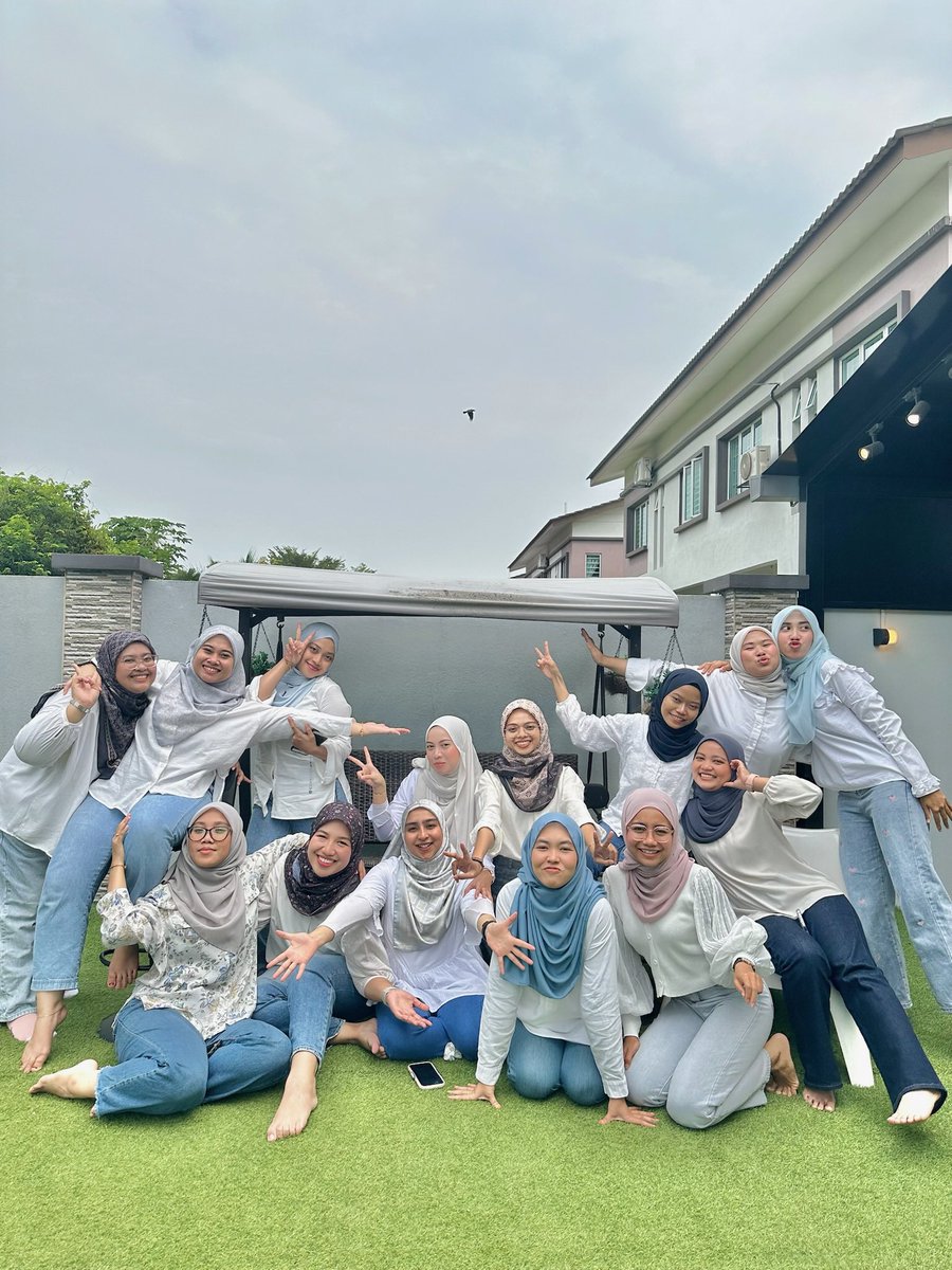 woiyanie's tweet photo. 12 years friendship 💗 #bkts https://t.co/BoYT67bvBa