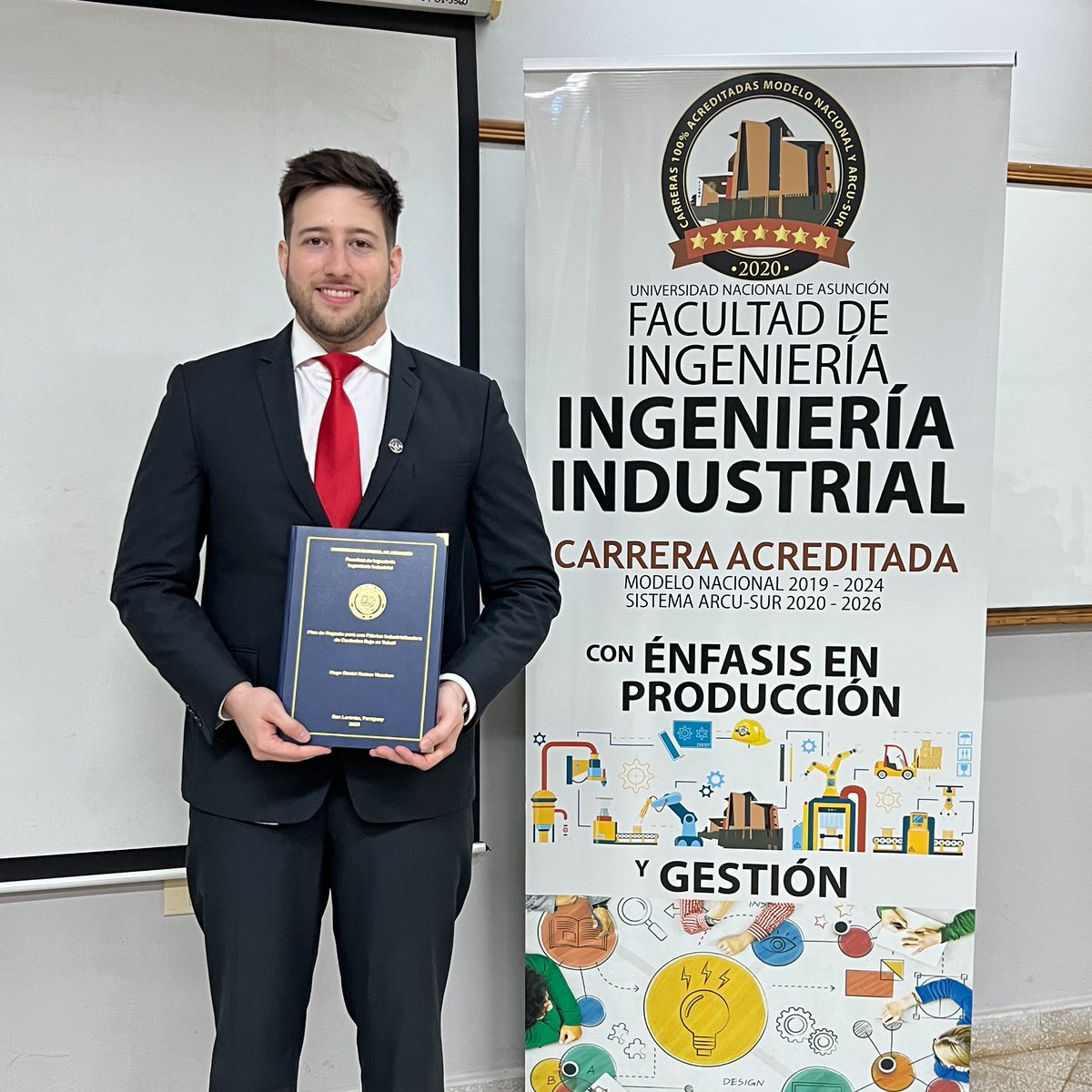 IngenieriaUNA's tweet photo. Elaboró un plan de negocios para una fábrica industrializadora de cerámica roja en Tobatí, como prueba final para egresar de la carrera de #IngenieríaIndustrial de la FIUNA 🎓
Leer más:🔗 https://t.co/SjaM8eARKO #egresadofiuna https://t.co/sfB7ehPqeb