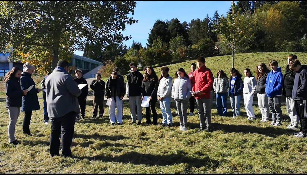 Nos élèves et professeurs actuellement en séjour en Allemagne ont également rendu hommage à Samuel Paty et Dominique Bernard