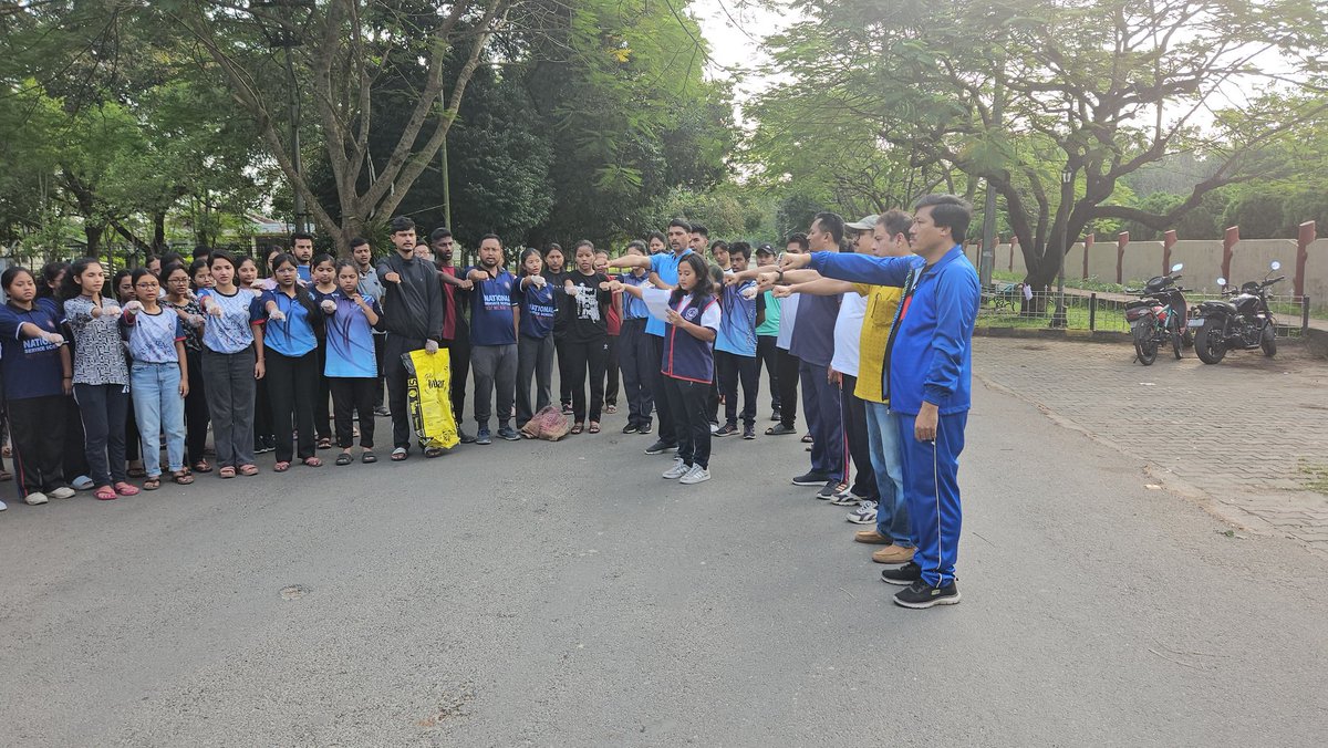 nss_dupg_unit's tweet photo. Swachhta 3.0 conducted by NSS PG Unit Dibrugarh University with oath taking ceremony on swachhta and collection of Single use plastic on 16th Oct. @_NSSIndia @nss_rdguwahati @CMOfficeAssam @ranojpeguassam @EduMinOfIndia @DibruUniv @YASMinistry @PMOIndia @narendramodi https://t.co/ebr0rpWjWI