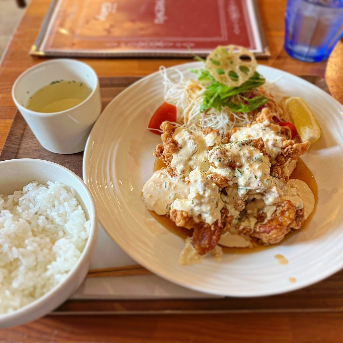 hirao_hiral's tweet photo. https://t.co/YyhUsyte8q
先日の喫茶店ランチ（7月）
宮崎流チキン南蛮定食990円
など
ボリュームあり美味

喫茶コティー（Cotty）
福岡市中央区高砂2-15-28
#福岡 #喫茶店 #ランチ #グルメ #コティー #喫茶 #ひらる #定食 #福岡グルメ #珈琲 #cotty #チキン南蛮 #ひらる #高砂グルメ #福岡ランチ https://t.co/DwE80UNCFd