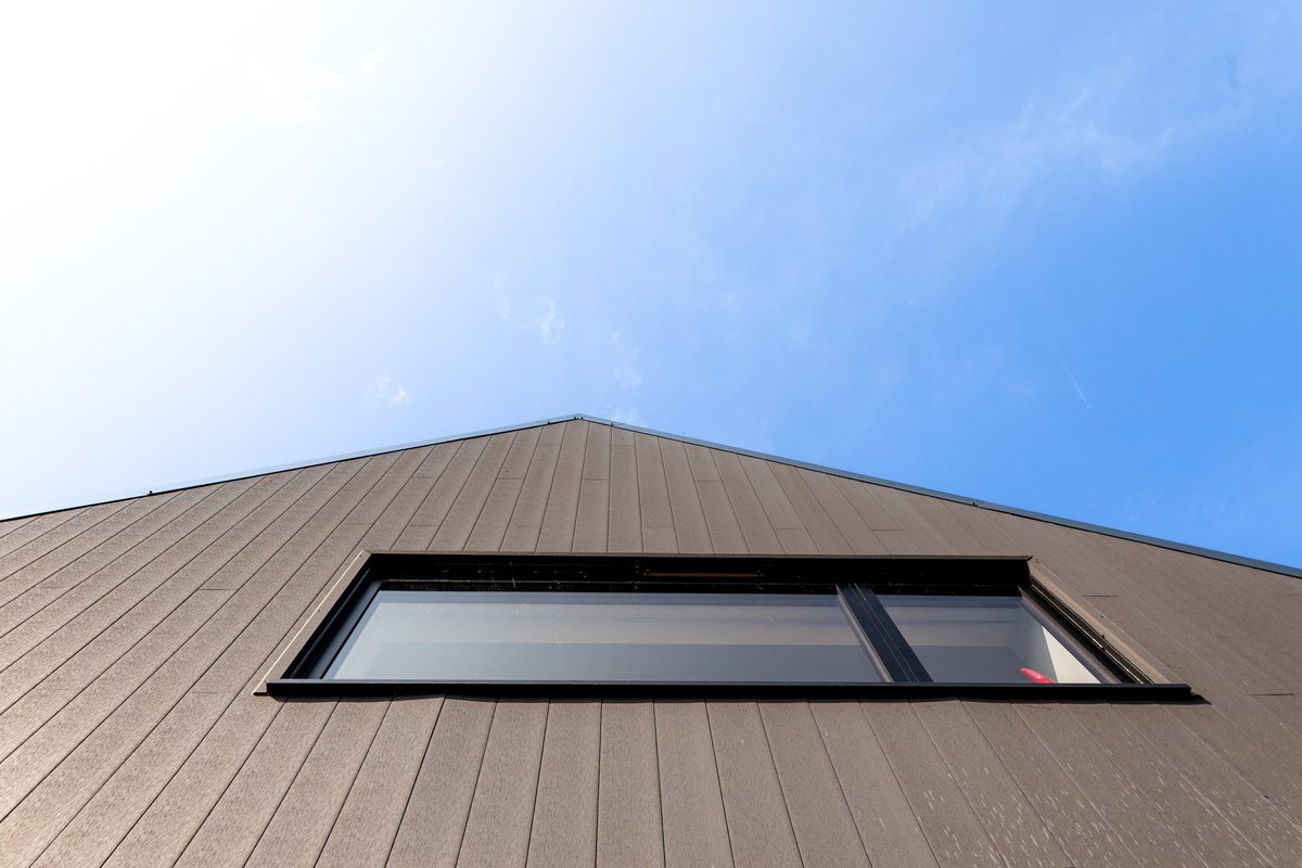 BroxArch's tweet photo. Wonderful to see some finished photographs of this modern house extension and refurbishment in the Green Belt and AONB (1/2) https://t.co/qMYBPOwbcl